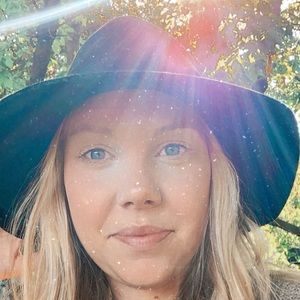 Meet your Posher, Rebecca